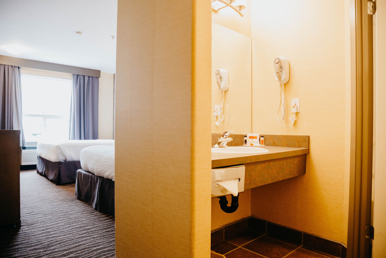 Bathroom 4, Super 8 by Wyndham Revelstoke BC, Columbia-Shuswap