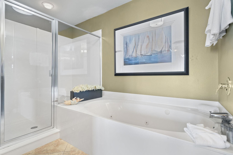 Bathroom 5, Palacio 1803, Escambia