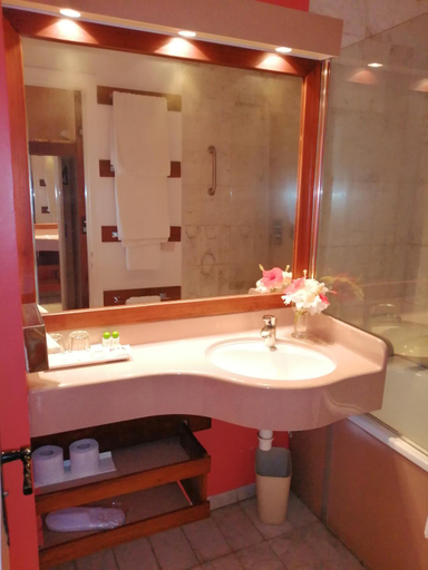 Bathroom 4, Hotel Jardin Savana Dakar, Dakar