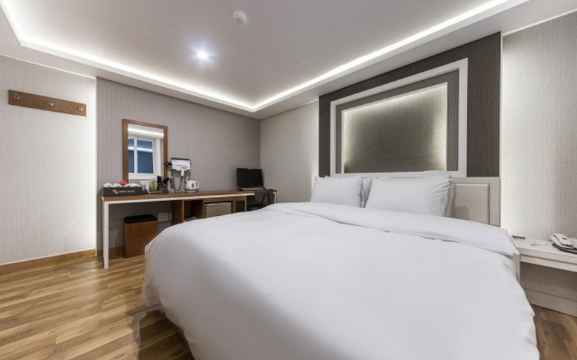 Bedroom 2, Daegu Dongseongro Sweet Hotel, Buk