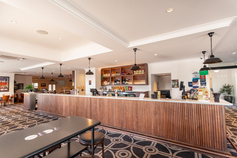 Food & Drinks, Sportsmens Club Hotel, Wagga Wagga - Pt A