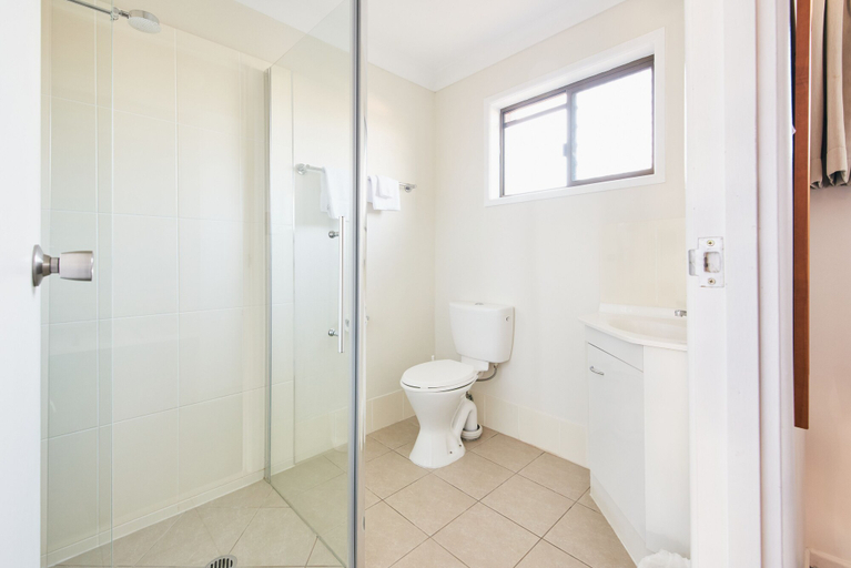 Bathroom 4, Ruthven Street Motor Inn, Toowoomba - Central