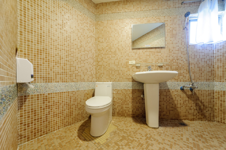 Bathroom 3, Nan Tian Hai Inn, Pingtung