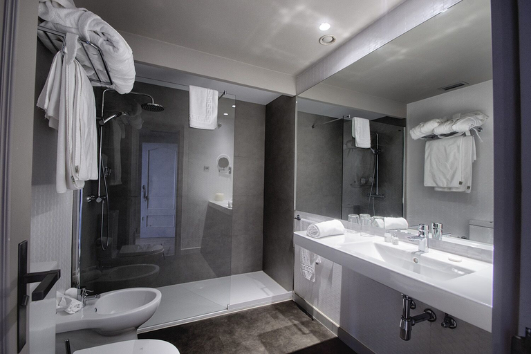 Bathroom 5, Hotel Igeretxe, Vizcaya