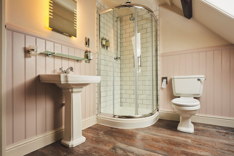 Bathroom 4, Rose & Crown, Devon