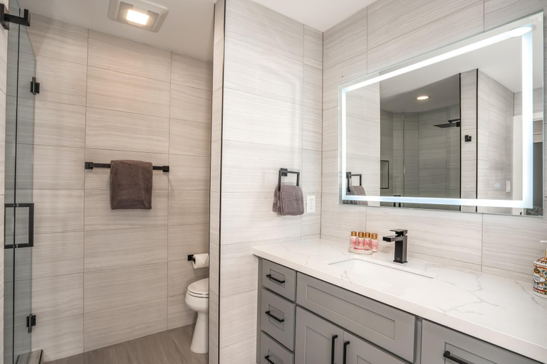 Bathroom 4, Upscale Luxurious Ocean Resort Vistas, Maui