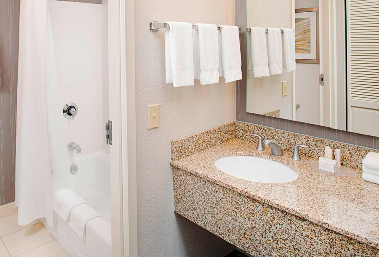 Bathroom 5, Courtyard by Marriott Tucson Williams Centre, Pima