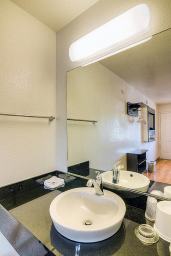 Bathroom 4, Motel 6 Simi Valley, Ventura