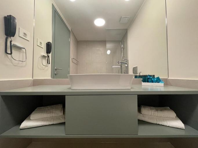 Bathroom 5, MILLENNIUM, Constanta