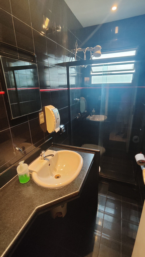 Bathroom 5, M.E.C Office Hostel, Niterói