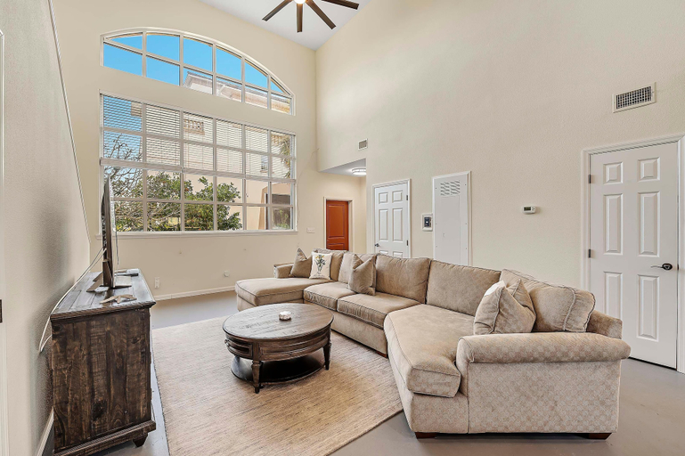 Others 5, Bella Villa Loft Suite, Escambia