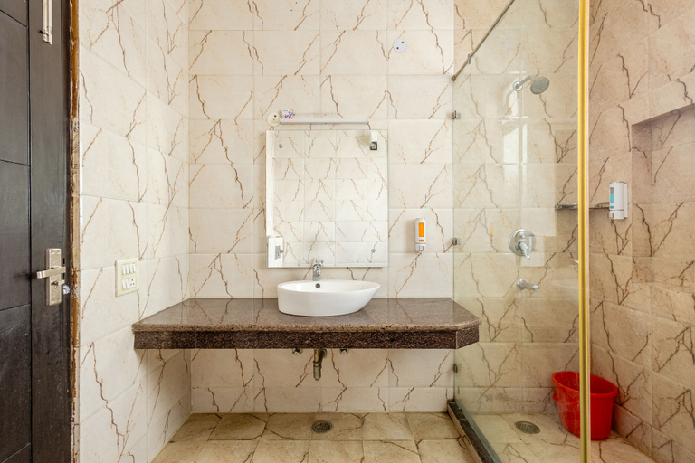 Bathroom 2, Lime Tree Hotel Golf Course Road Sec-43, Gurgaon