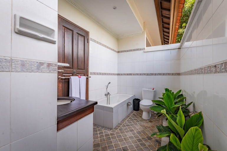 Bathroom 10
