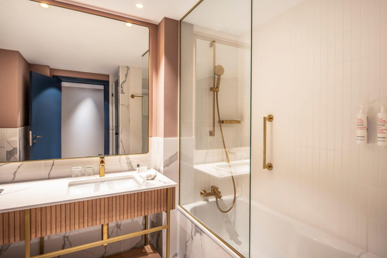 Bathroom 4, Brussels Marriott Hotel Grand Place, Bruxelles