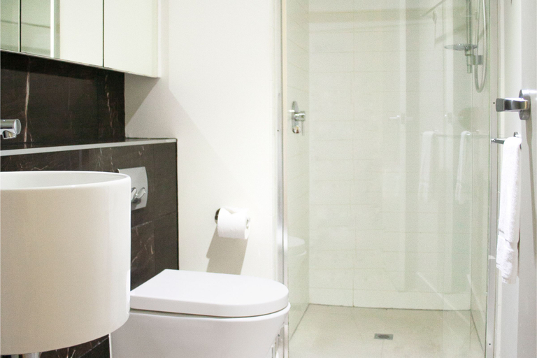 Bathroom 4, Oshen Holiday Apartments Yeppoon, Livingstone - Pt B