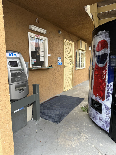 Others, Lapsi Motel, Los Angeles