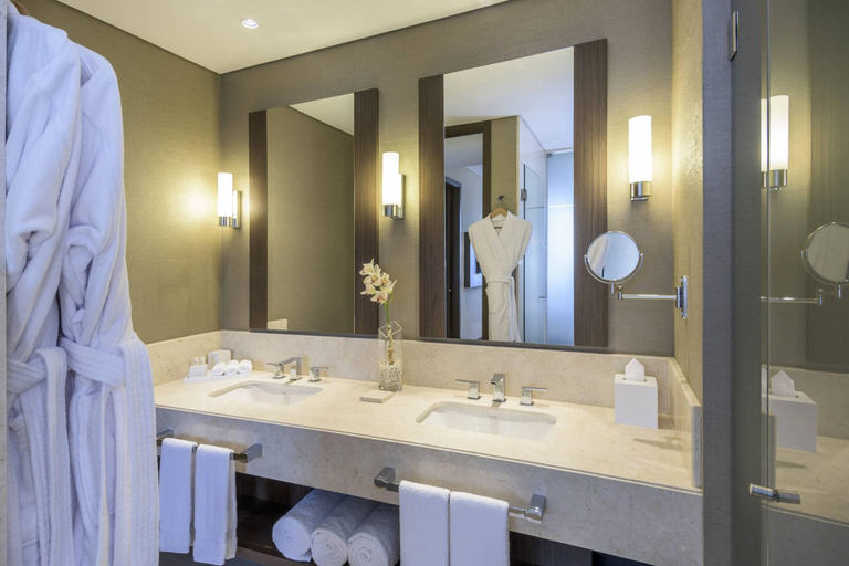 Bathroom 4, Courtyard by Marriott Bogota Airport, Santafé de Bogotá