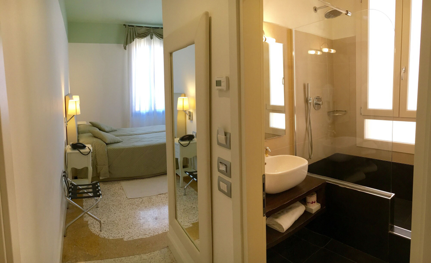 Bathroom 4, Hotel Sant'Antonin, Venezia