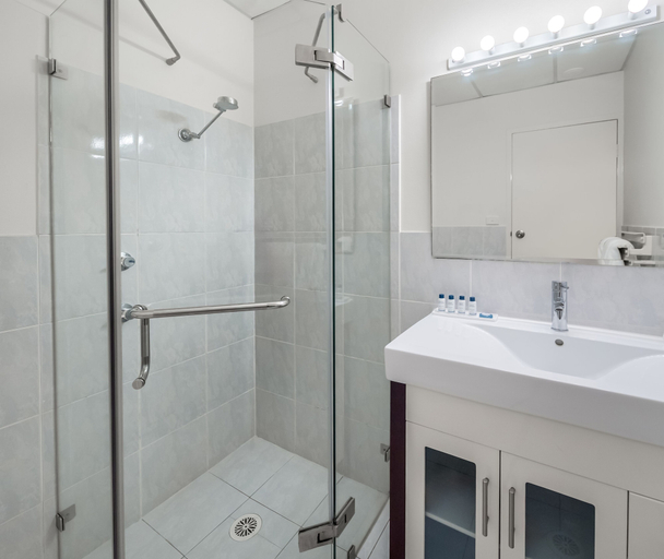 Bathroom 5, Oaks Port Stephens Pacific Blue Resort, Port Stephens