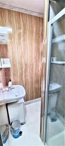 Bathroom 2, Tiffany Novalja, Novalja