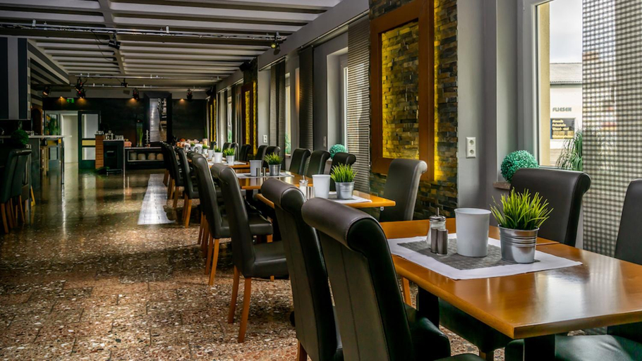 Food & Drinks 3, SL'otel Budget, Salzlandkreis
