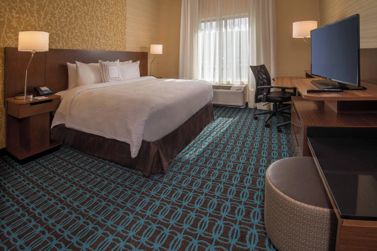 Bedroom 4, Fairfield Inn & Suites Altoona, Blair
