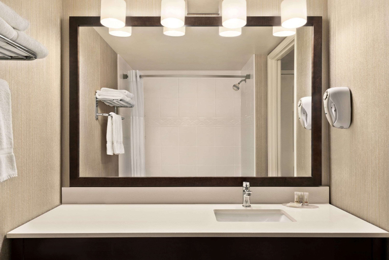 Bathroom 4, Days Inn by Wyndham Saskatoon, Division No. 11