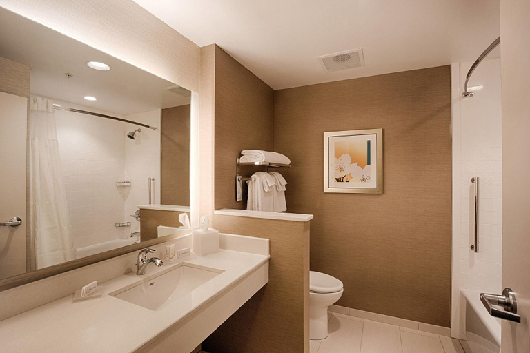 Bathroom 4, Fairfield Inn & Suites Clearwater Beach, Pinellas