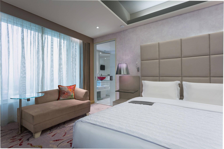 Bedroom 3, Le Meridien Gurgaon, Delhi