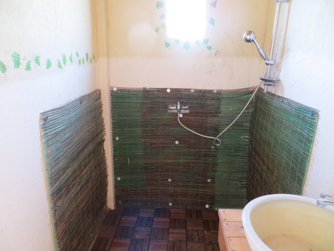 Bathroom 5, Succah in the Desert