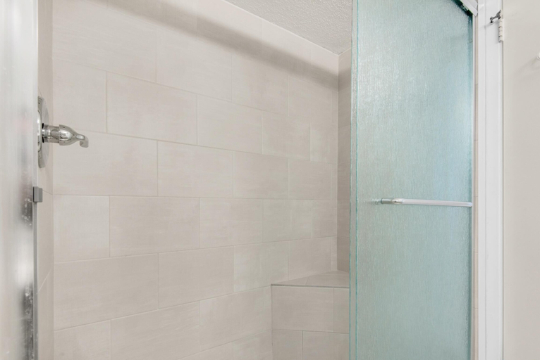 Bathroom 4, Pinnacle Port C1-502, Bay