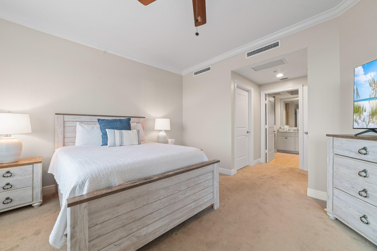 Bedroom 1, Lost Key B304, Escambia