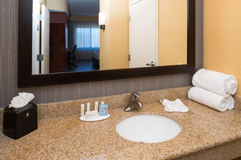 Bathroom 4, Courtyard Victorville Hesperia, San Bernardino
