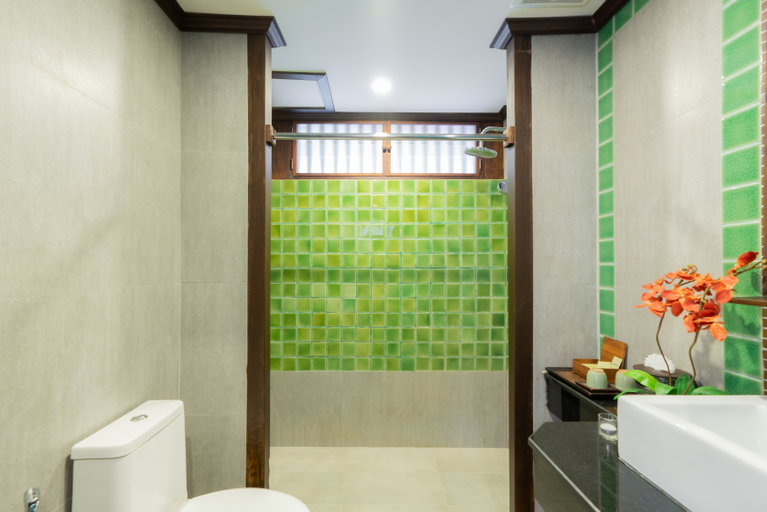 Bathroom 15