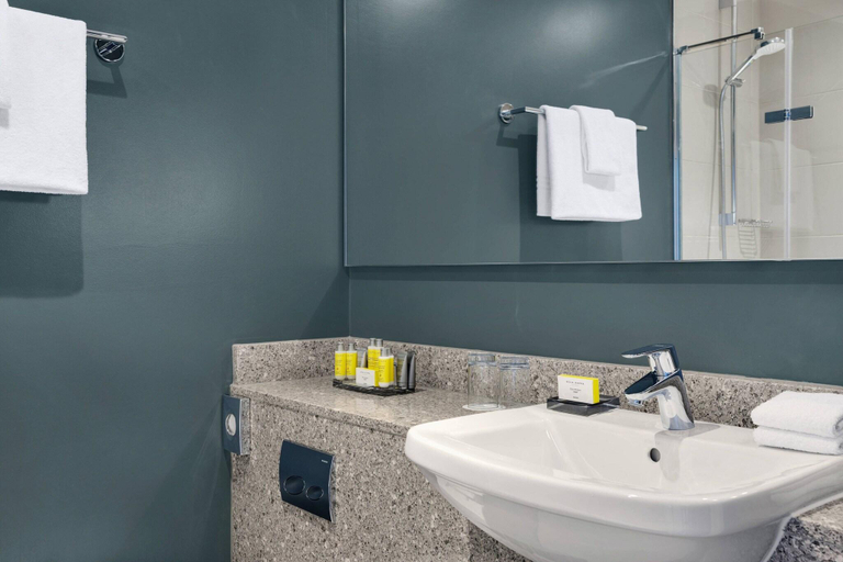 Bathroom 4, Marriott Hotel Bristol Royal, Bristol