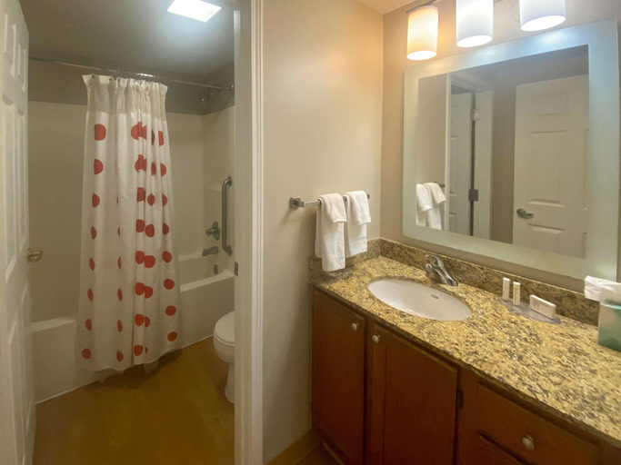 Bathroom 4, Mainstay Suites Middleburg Heights, Cuyahoga