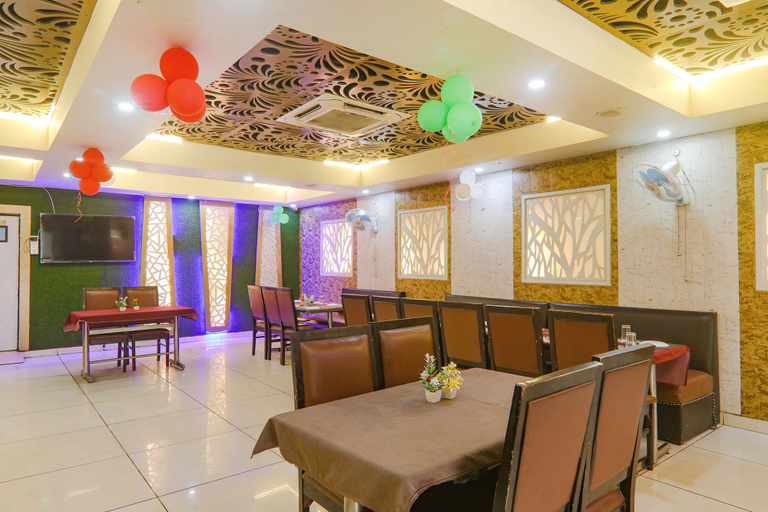 Food & Drinks 3, Fabexpress Grand Inn, Lucknow