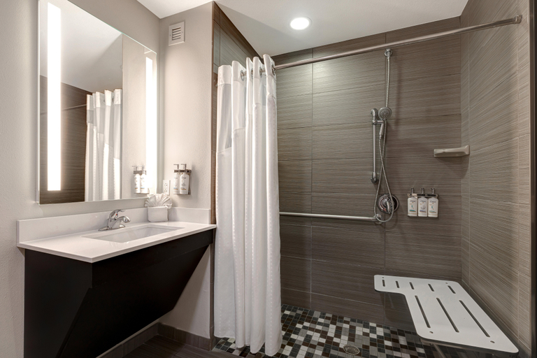 Bathroom 16