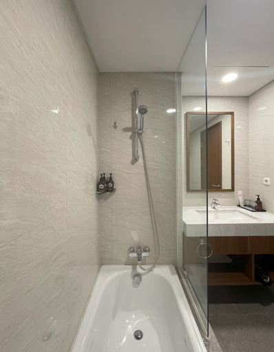 Bathroom 25