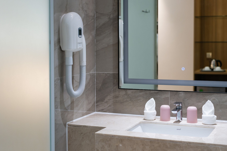Bathroom 3, Grand Pailin Casino & Resort, Sala Krau