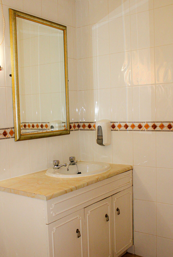 Bathroom 4, Consort Hotel & Urban Spa, Rotherham