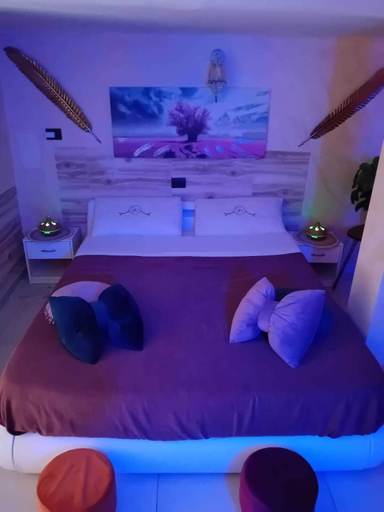 Room 4, mare fuori, Napoli