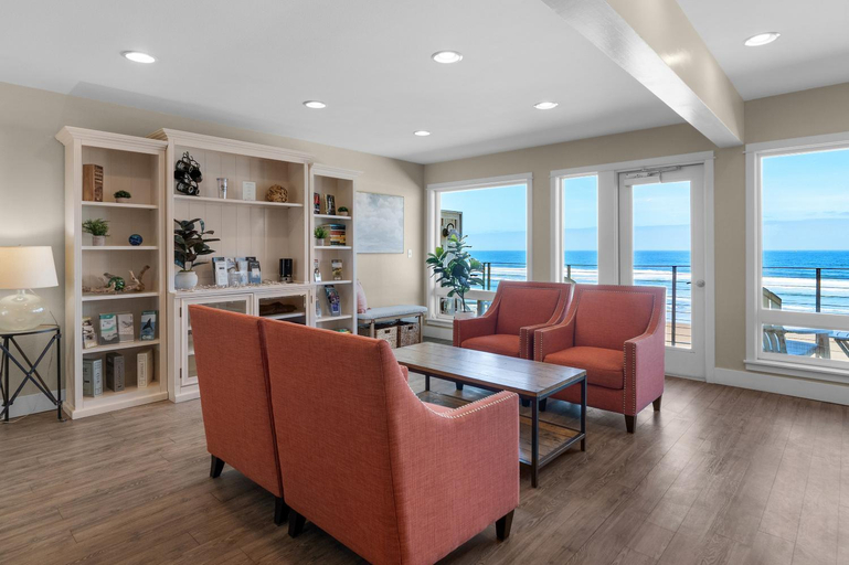 Public Area 2, Pelican Shores Inn, Lincoln