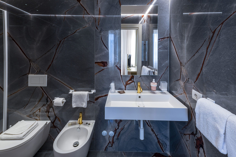 Bathroom 5, Hotel Touring, Ferrara