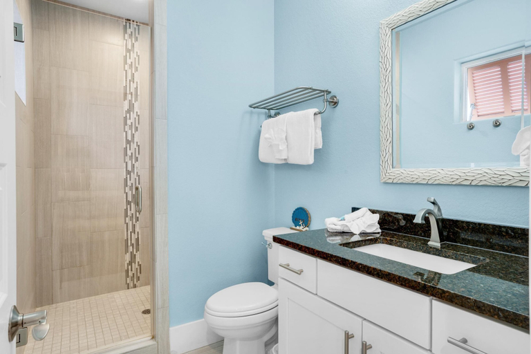 Bathroom 3, Fun In The Sun, Walton