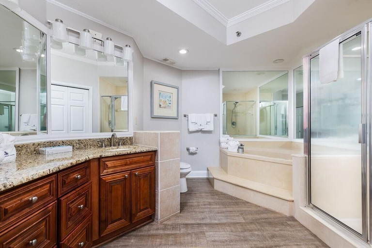 Bathroom 4, Seachase 905c, Baldwin