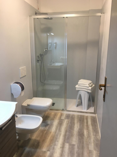 Bathroom 3, Hotel Capo Di Stella, Livorno