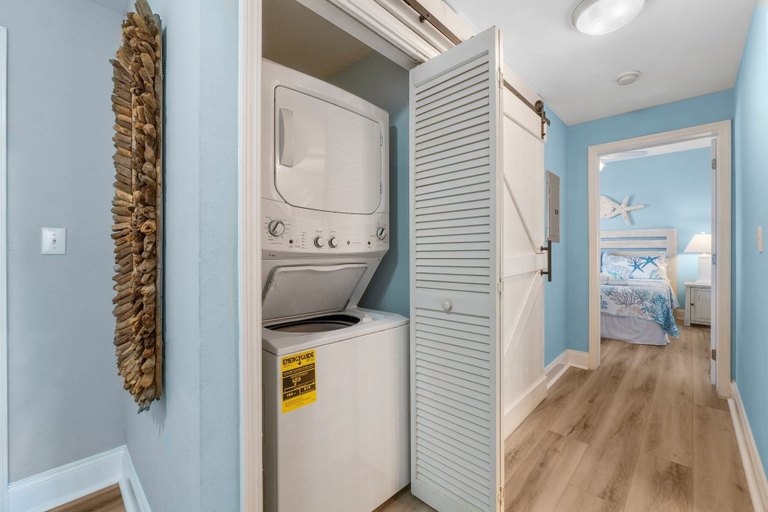 Bathroom 5, Laketown Wharf 609 - Beach, Please, Bay