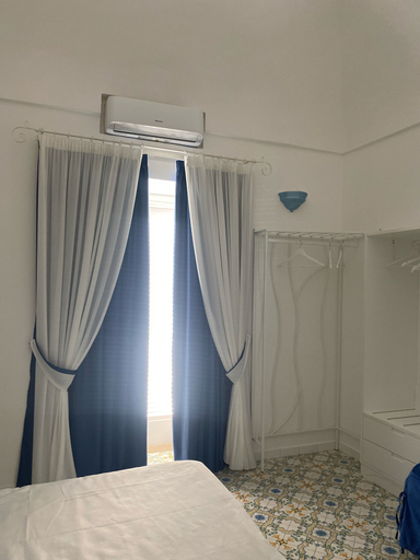Bedroom 5, Palazzo Talamo, Salerno