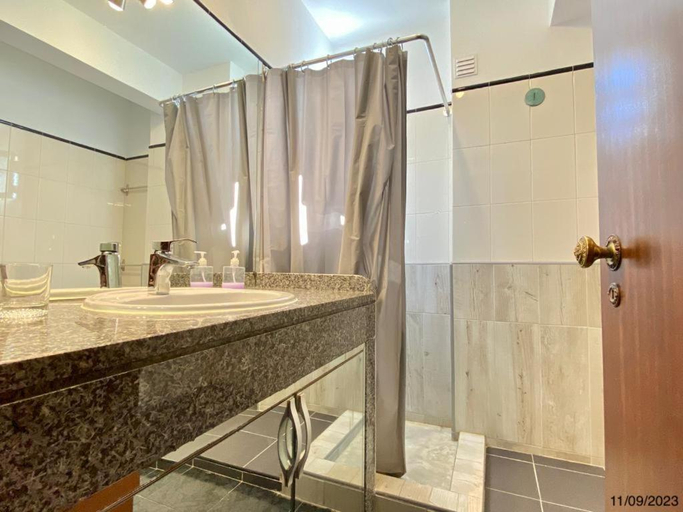 Bathroom 2, Blife Anya private rooms, Faro